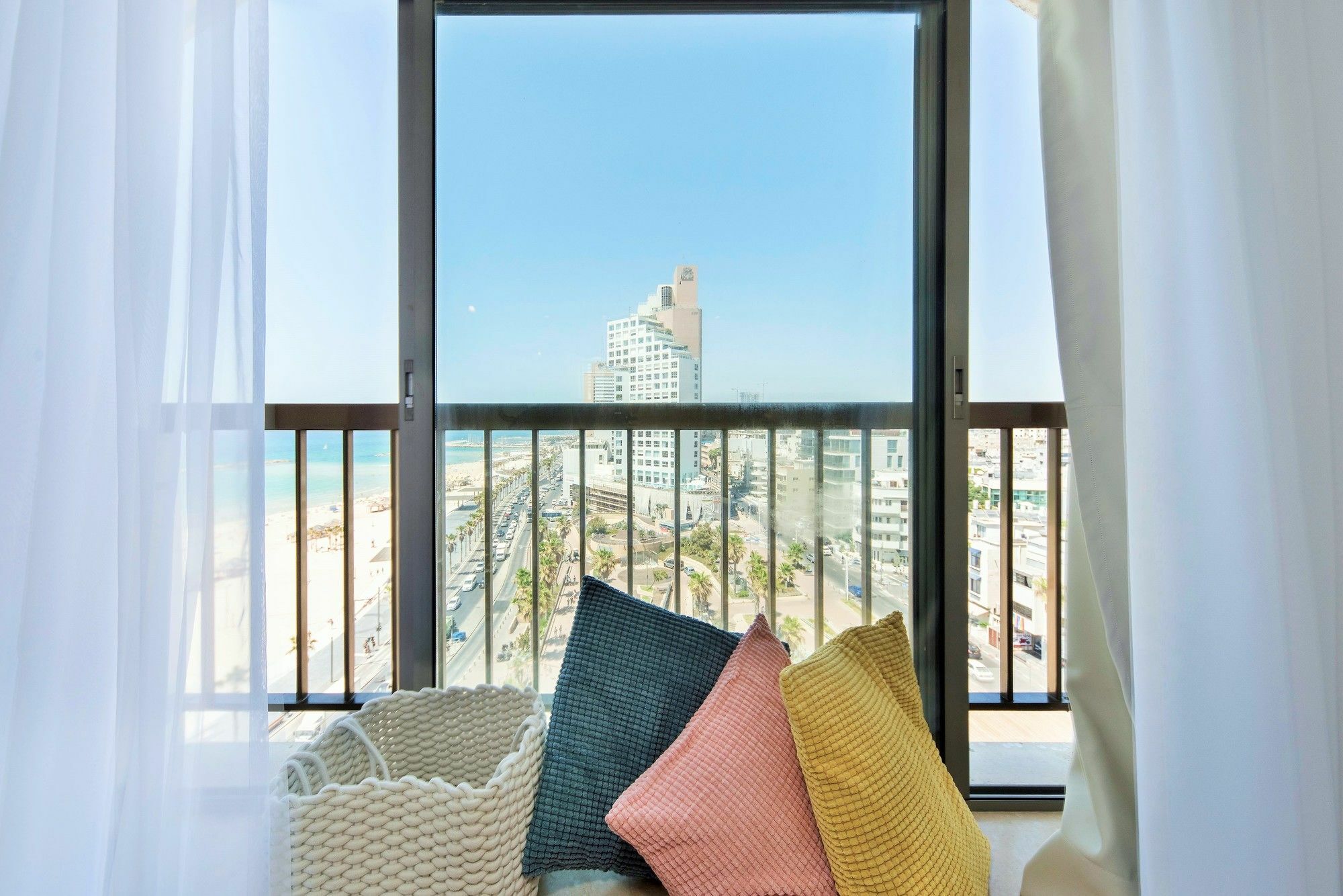 Excellent Beachfront Apt W/ Pool Access By Sea N' Rent Tel Aviv Esterno foto