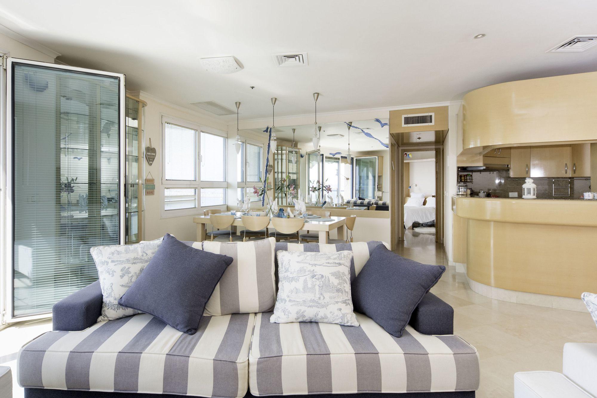 Excellent Beachfront Apt W/ Pool Access By Sea N' Rent Tel Aviv Esterno foto