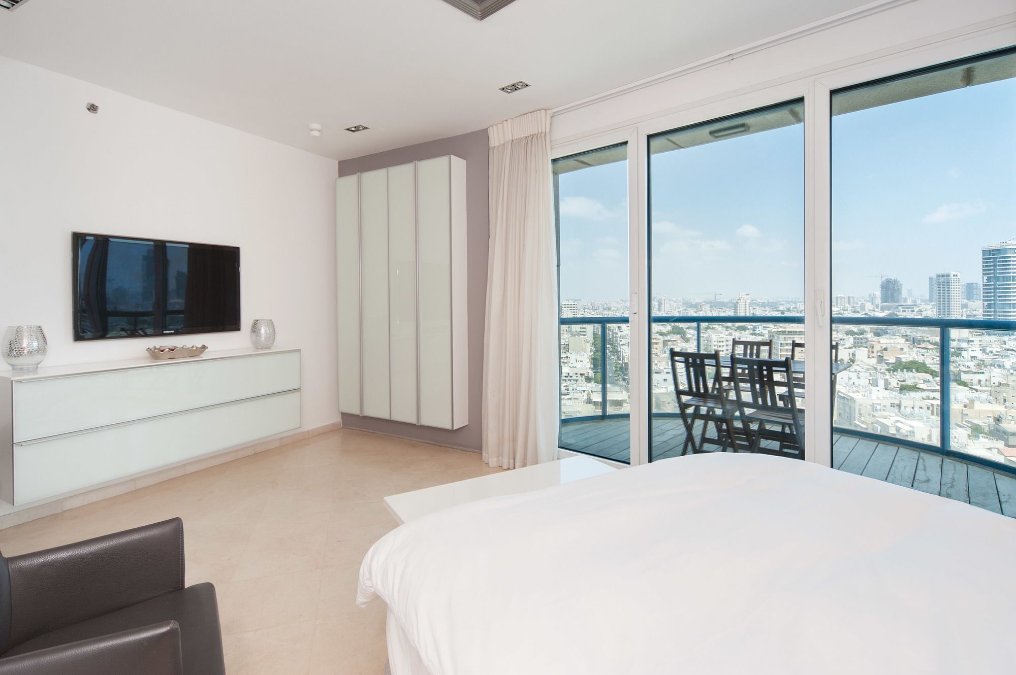 Excellent Beachfront Apt W/ Pool Access By Sea N' Rent Tel Aviv Esterno foto