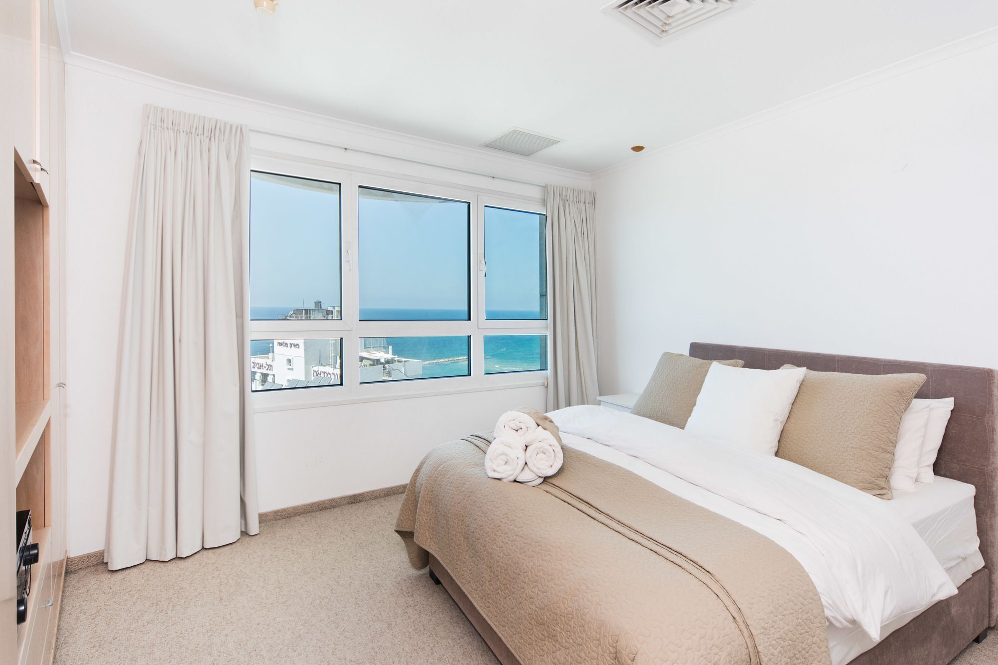 Excellent Beachfront Apt W/ Pool Access By Sea N' Rent Tel Aviv Esterno foto