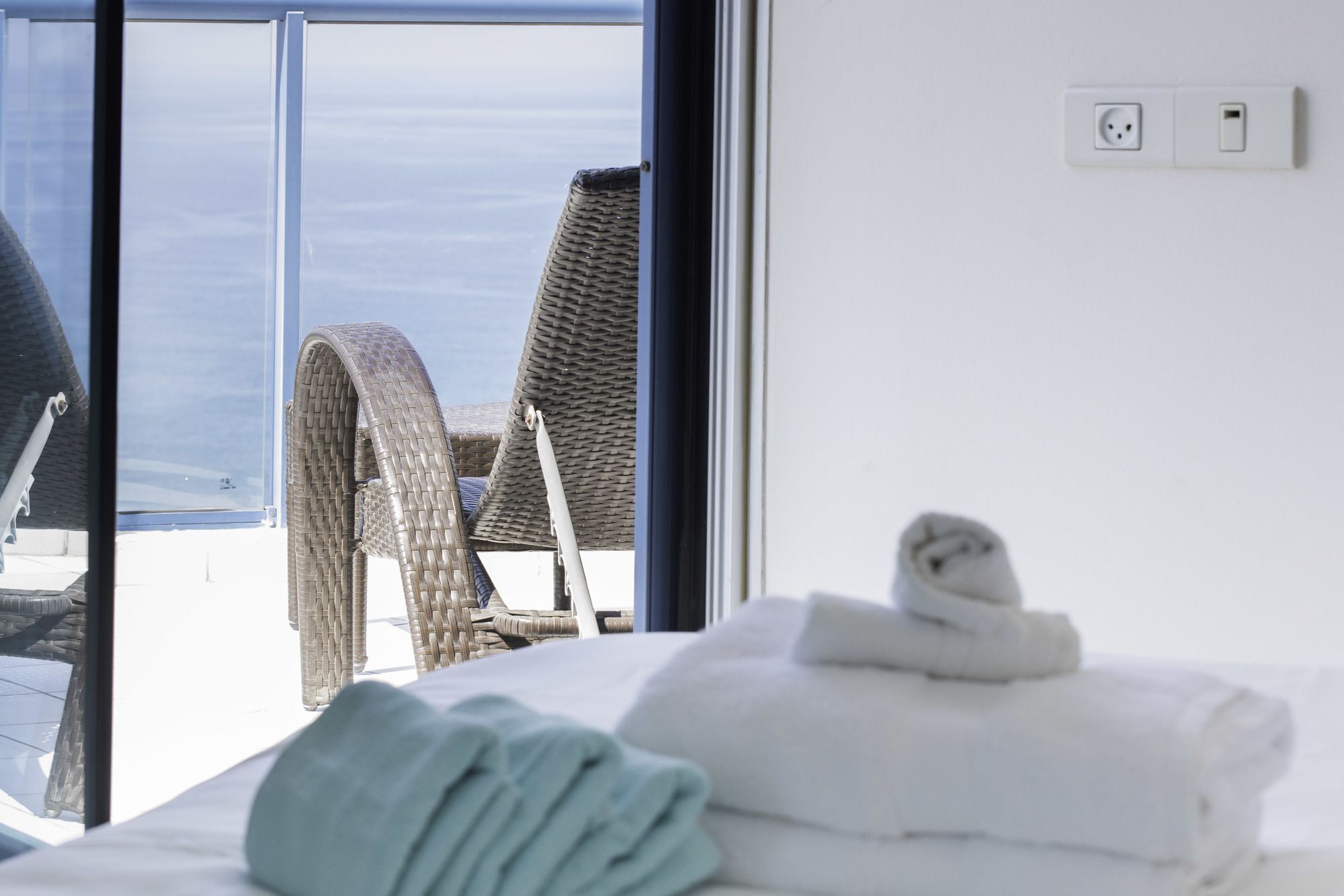 Excellent Beachfront Apt W/ Pool Access By Sea N' Rent Tel Aviv Esterno foto