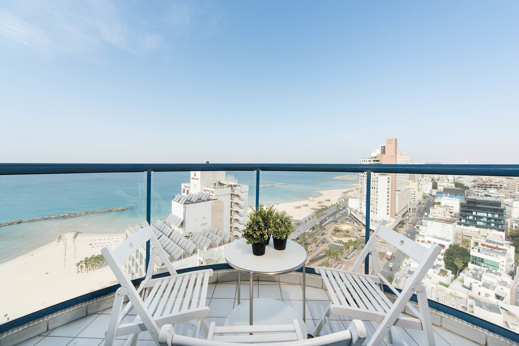 Excellent Beachfront Apt W/ Pool Access By Sea N' Rent Tel Aviv Esterno foto