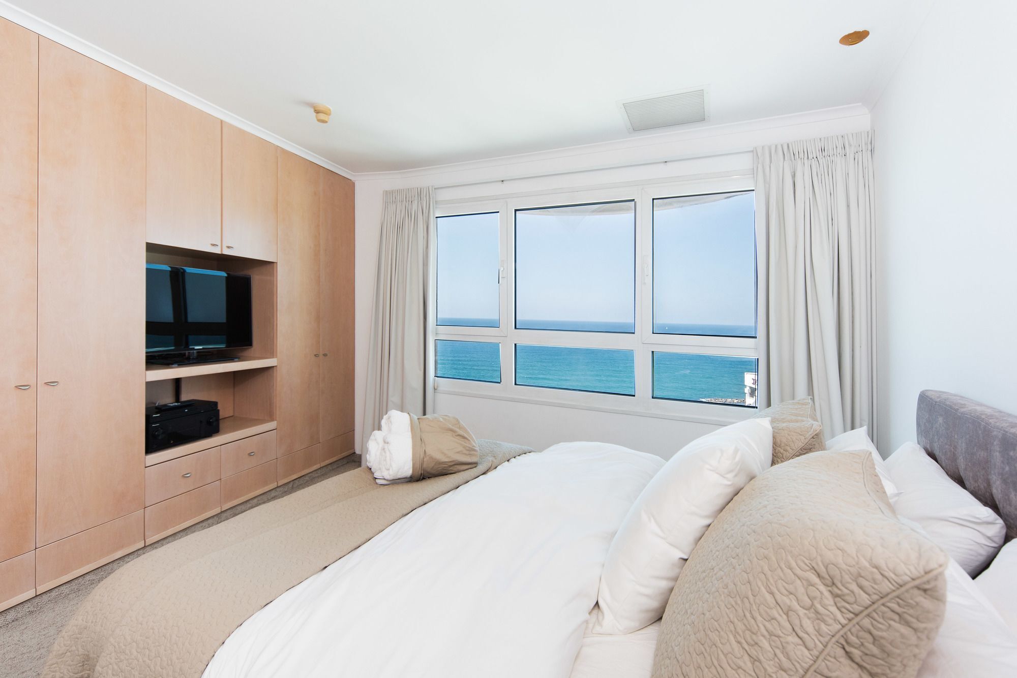 Excellent Beachfront Apt W/ Pool Access By Sea N' Rent Tel Aviv Esterno foto