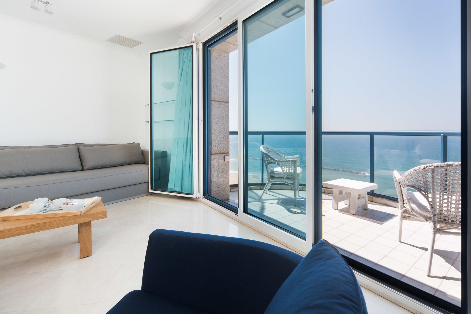 Excellent Beachfront Apt W/ Pool Access By Sea N' Rent Tel Aviv Esterno foto