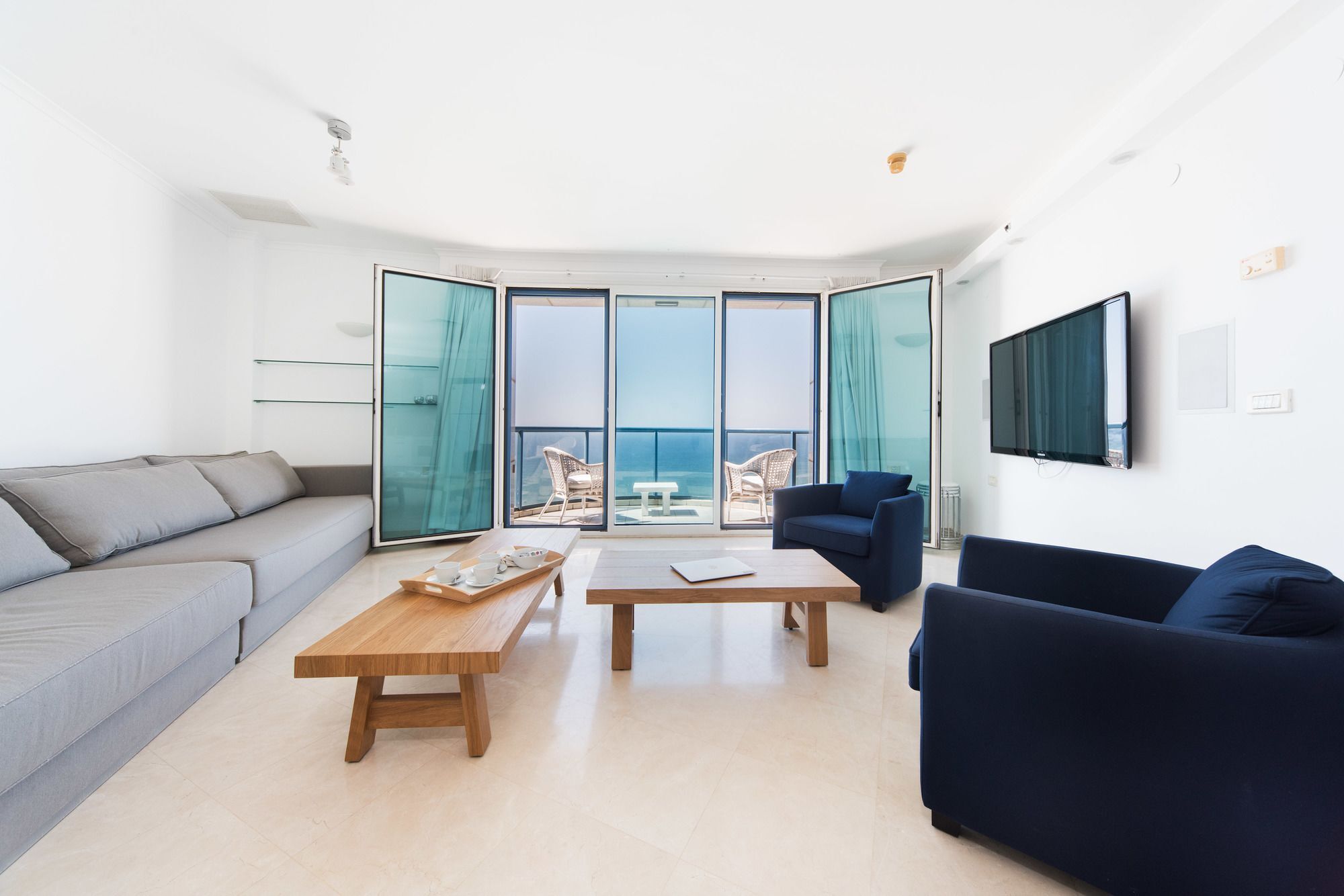 Excellent Beachfront Apt W/ Pool Access By Sea N' Rent Tel Aviv Esterno foto